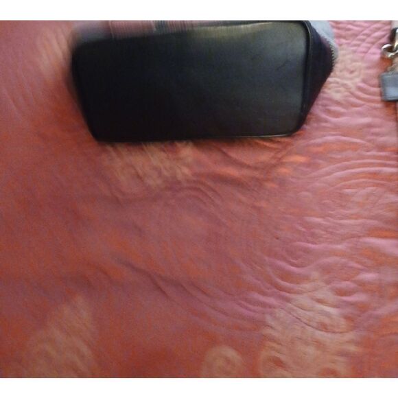 Elegant Black and Cream Tote Bag - Picture 4 of 7